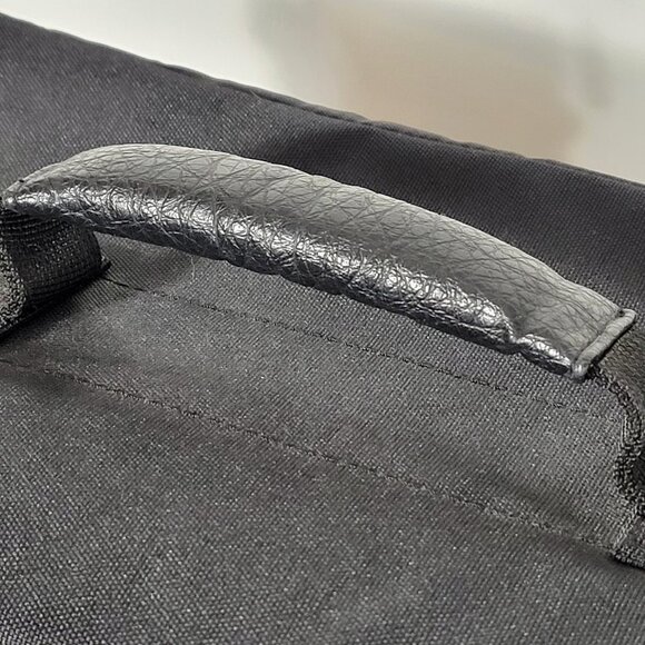 Lowepro Nova 5 Camera Shoulder Bag - Picture 3 of 10